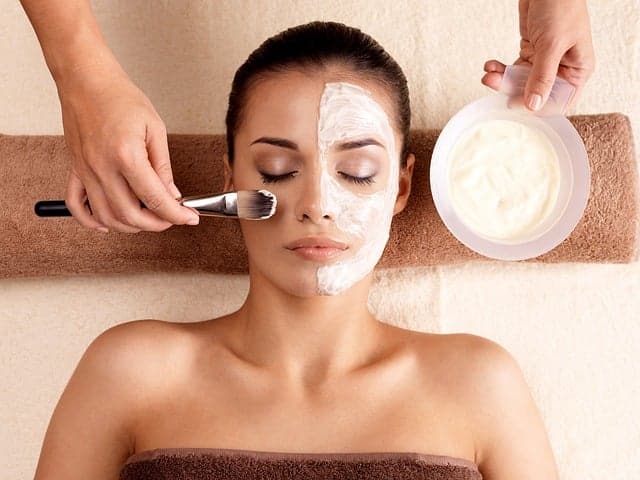 Despues de una mascarilla facial hay que ponerse crema